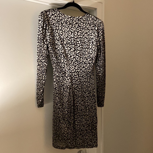 Velvet Leopard print wrap dress from Astr the Label! Size medium - Picture 4 of 4